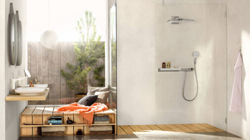 rainmaker-select-460_spacious-bathroom_ambiance_16x9