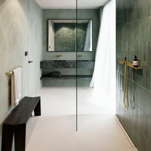 08_unidrain_HL_Custom_reframe-soap-shelf_wiper_towel-bar_brass_green-1