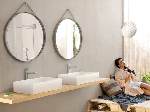 talis-select-e-240-basin-mixer_lying-woman_ambience_4x3