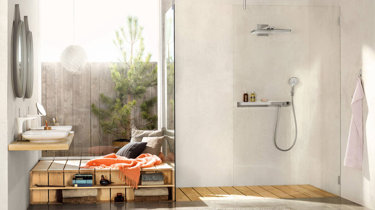 rainmaker-select-460_spacious-bathroom_ambiance_16x9